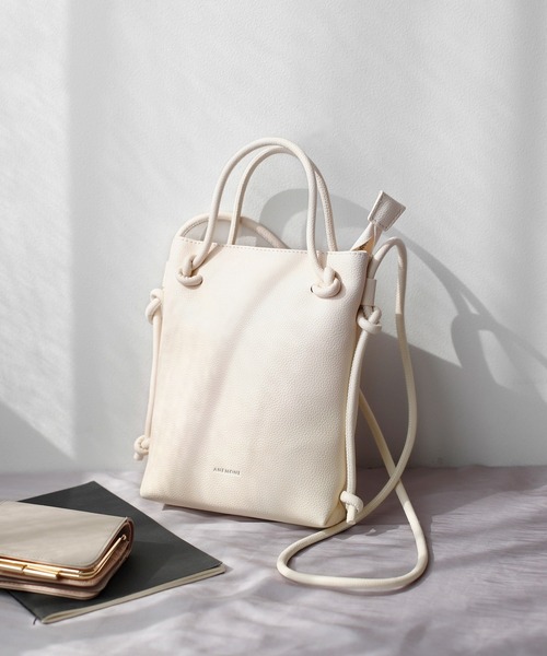 ANEMONE（アネモネ）の「ノットハンドルスクエアショルダーバッグ（ショルダーバッグ・レディース・シルバー/ベージュ/ブラック/オレンジ/グリーン/ゴールド/ブルー/オフホワイト/キャメル/エメラルド/パープル/ブラウン系その他/アイボリー/G・FREE）」の2枚目の写真