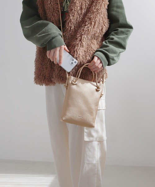 ANEMONE（アネモネ）の「ノットハンドルスクエアショルダーバッグ（ショルダーバッグ・レディース・シルバー/ベージュ/ブラック/オレンジ/グリーン/ゴールド/ブルー/オフホワイト/キャメル/エメラルド/パープル/ブラウン系その他/アイボリー/G・FREE）」の13枚目の写真