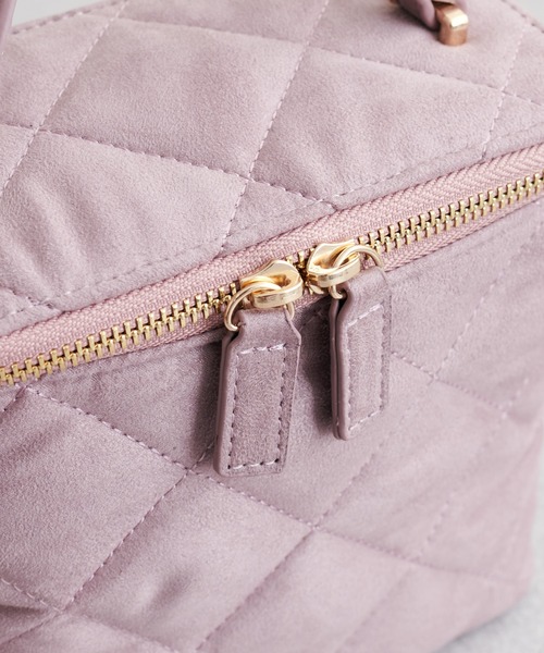 natural couture（ナチュラルクチュール）の「2022AWアイテム/キルティングがかわいい キルティングバニティバッグ（ショルダーバッグ・レディース・ブラック/グリーン/パープル・FREE）」の7枚目の写真