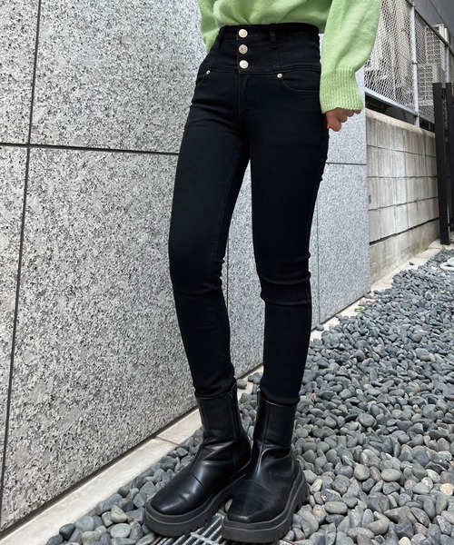 SPIGA（スピーガ）の「ハイウエスト3つ釦スキニーデニム（デニムパンツ・レディース・ブラック/ダークブルー・SMALL/MEDIUM）」の3枚目の写真