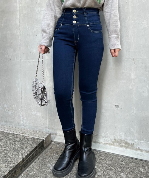 SPIGA（スピーガ）の「ハイウエスト3つ釦スキニーデニム（デニムパンツ・レディース・ブラック/ダークブルー・SMALL/MEDIUM）」の8枚目の写真