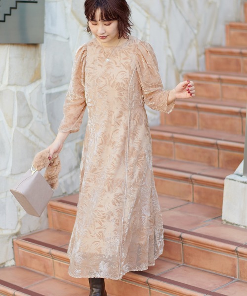 natural couture(ナチュラルクチュール)の「オケージョン対応 ベロアオパール2WAYレディワンピース(ドレス・レディース・ベージュ/ラベンダー/ブラック・FREE)」の22枚目の写真