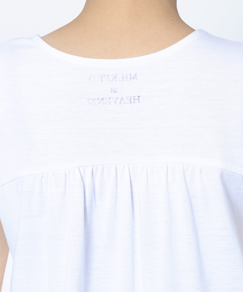 MILKFED.（ミルクフェド）の「【mini7月号掲載】S/S PLEATED TOP　（フレアートップス/タック入り）（Tシャツ/カットソー・レディース・ホワイト/ネイビー・MEDIUM/SMALL）」の6枚目の写真