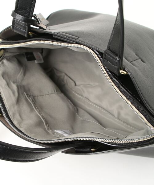 and it_（アンドイット）の「Legato Largo かるいかばんフェイクレザー 2WAYショルダー（ショルダーバッグ・レディース・グレイッシュベージュ/アイボリー/ブラック/ブルーグレー/パープル/ライトブラウン/オリーブ・FREE）」の13枚目の写真