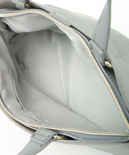 and it_（アンドイット）の「Legato Largo かるいかばんフェイクレザー 2WAYショルダー（ショルダーバッグ・レディース・グレイッシュベージュ/アイボリー/ブラック/ブルーグレー/パープル/ライトブラウン/オリーブ・FREE）」の14枚目の写真