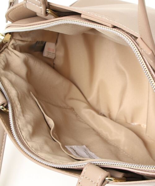 and it_（アンドイット）の「Legato Largo かるいかばんフェイクレザー 2WAYショルダー（ショルダーバッグ・レディース・グレイッシュベージュ/アイボリー/ブラック/ブルーグレー/パープル/ライトブラウン/オリーブ・FREE）」の9枚目の写真