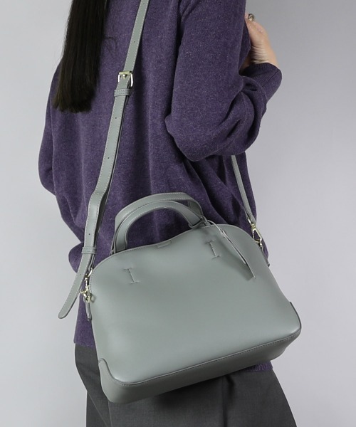 and it_（アンドイット）の「Legato Largo かるいかばんフェイクレザー 2WAYショルダー（ショルダーバッグ・レディース・グレイッシュベージュ/アイボリー/ブラック/ブルーグレー/パープル/ライトブラウン/オリーブ・FREE）」の4枚目の写真
