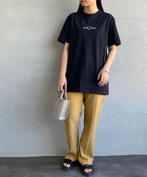 FRED PERRY（フレッドペリー）の「[FRED PERRY/フレッドペリー] ローレルリース刺繍 ショートスリーブTシャツ（Tシャツ/カットソー・レディース・ブラック/ホワイト/オリーブ・L/S/XS/M）」の15枚目の写真