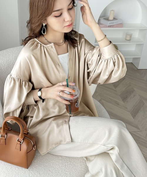 classicalelf(クラシカルエルフ)の「大人の美人素材。2wayサテンボリュームスリーブブラウス(シャツ/ブラウス・レディース・モカ/ブラック/グレイッシュベージュ・LARGE/MEDIUM/SMALL/X-LARGE)」の13枚目の写真