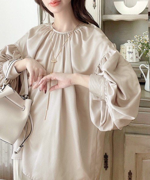 美品 クロエ ブラウス ノーカラーシャツ ヴァージンウール ベージュ 高級 36 セール】大人の美人素材。2wayサテンボリュームスリーブブラウス