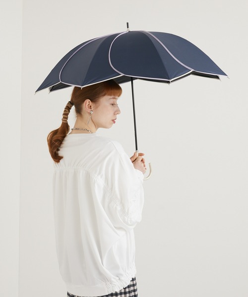 because 【遮光率100％】【晴雨兼用】PUバイカラーパイピングはなびら