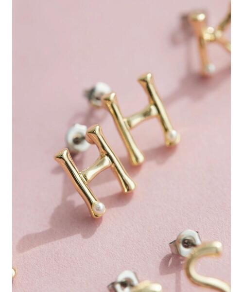 AMERICAN HOLIC(アメリカンホリック)の「ポイントパールイニシャルピアスGD(ピアス(両耳用)・レディース・A/H/K/M/S・FREE)」の2枚目の写真