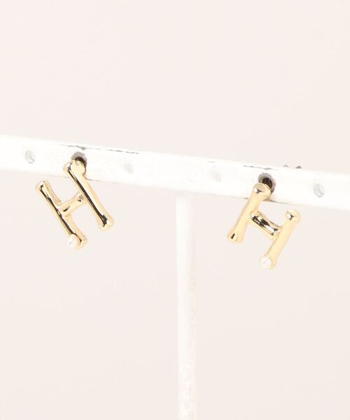 AMERICAN HOLIC(アメリカンホリック)の「ポイントパールイニシャルピアスGD(ピアス(両耳用)・レディース・A/H/K/M/S・FREE)」の7枚目の写真