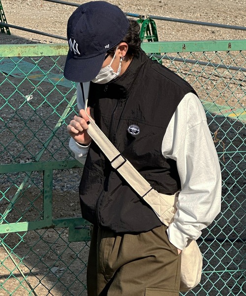 kutir（クティール）の「ワッペン付きナイロンベスト（ベスト・メンズ・ブラック/カーキ・MEDIUM/LARGE）」の4枚目の写真