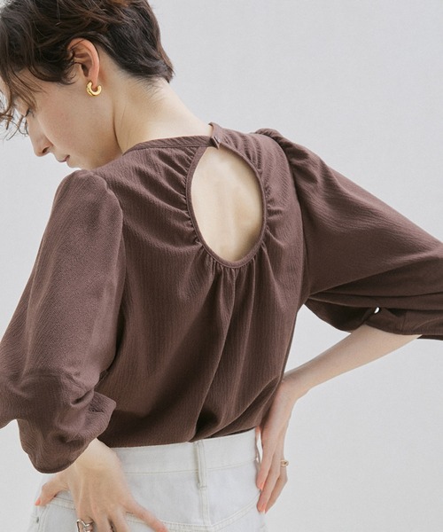 【WEB・一部店舗限定】【洗える】バックオープンパフスリーブブラウス