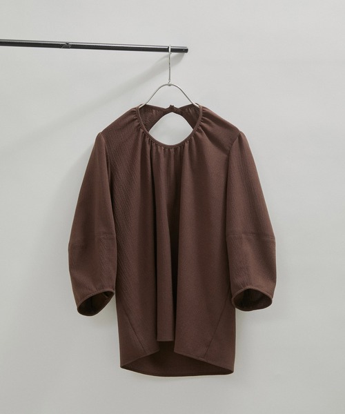 SALON adam et rope'(サロン アダム エ ロペ)の「【WEB・一部店舗限定】【洗える】バックオープンパフスリーブブラウス(シャツ/ブラウス・レディース・ブラウン/ブラック/ホワイト・FREE)」の7枚目の写真
