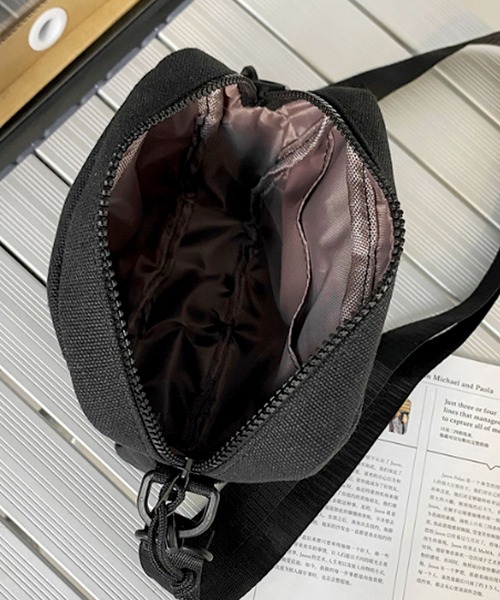 florist(フローリスト)の「【2WAY/ユニセックス】配色カラーストリートカジュアルミニショルダーバッグ(ショルダーバッグ・レディース・ホワイト/ブルー/ブラック/マスタード・FREE)」の8枚目の写真