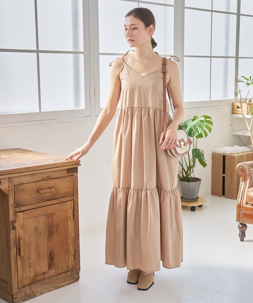 a:mure(アミュール)の「ティアードキャミワンピース(ワンピース・レディース・ブラック/グレー/ベージュ・F)」の1枚目の写真