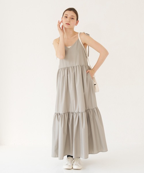 a:mure(アミュール)の「ティアードキャミワンピース(ワンピース・レディース・ブラック/グレー/ベージュ・F)」の3枚目の写真