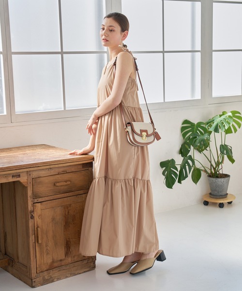 a:mure(アミュール)の「ティアードキャミワンピース(ワンピース・レディース・ブラック/グレー/ベージュ・F)」の11枚目の写真