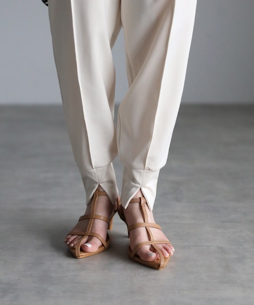 Bonjour Sagan（ボンジュールサガン）の「ポインテッドトゥTストラップローヒールサンダル（サンダル・レディース・ブラック/オフホワイト/ベージュ・L/M/S）」の21枚目の写真