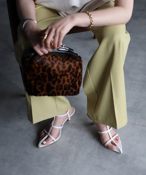 Bonjour Sagan（ボンジュールサガン）の「ポインテッドトゥTストラップローヒールサンダル（サンダル・レディース・ブラック/オフホワイト/ベージュ・L/M/S）」の7枚目の写真