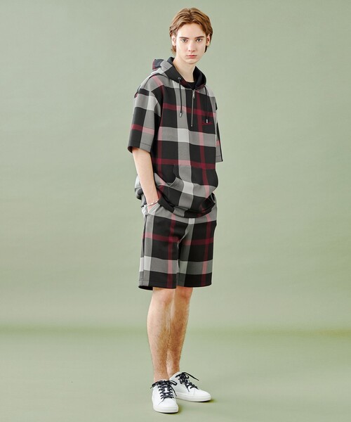 BLACK LABEL CRESTBRIDGE(ブラックレーベル・クレストブリッジ)の「【WEB限定】ブラックチェックプルオーバーパーカー(パーカー・メンズ・ブラック・M/XL/L)」の2枚目の写真