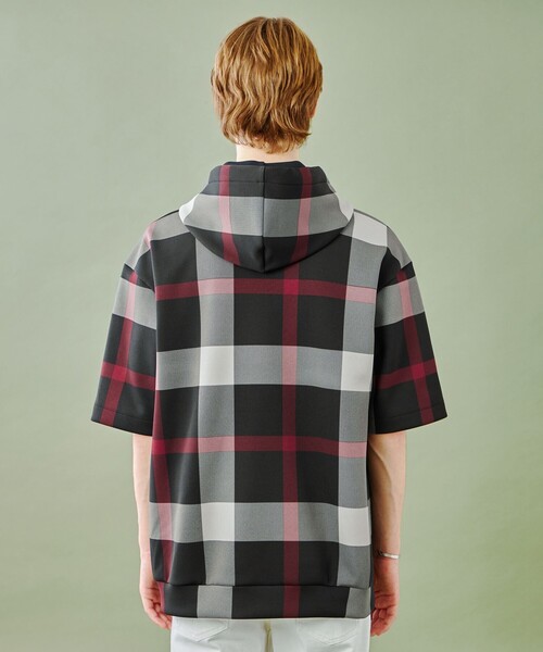 BLACK LABEL CRESTBRIDGE(ブラックレーベル・クレストブリッジ)の「【WEB限定】ブラックチェックプルオーバーパーカー(パーカー・メンズ・ブラック・M/XL/L)」の4枚目の写真