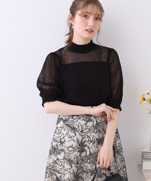 couture brooch（クチュールブローチ）の「◆【肌見せし過ぎない、大人のシアーニット。】LEVITA シャーリングシアートップス（ニット/セーター・レディース・ピンク系/オフホワイト/グレー/ブラック・38/42）」の2枚目の写真