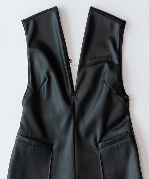 PRANK PROJECT（プランクプロジェクト）の「Vネックヴィーガンレザーオールインワン / V Neck Vegan Leather Jumpsuit（つなぎ/オールインワン・レディース・ブラック・FREE）」の2枚目の写真