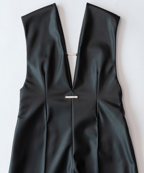 PRANK PROJECT（プランクプロジェクト）の「Vネックヴィーガンレザーオールインワン / V Neck Vegan Leather Jumpsuit（つなぎ/オールインワン・レディース・ブラック・FREE）」の9枚目の写真