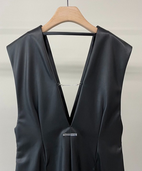 PRANK PROJECT（プランクプロジェクト）の「Vネックヴィーガンレザーオールインワン / V Neck Vegan Leather Jumpsuit（つなぎ/オールインワン・レディース・ブラック・FREE）」の14枚目の写真
