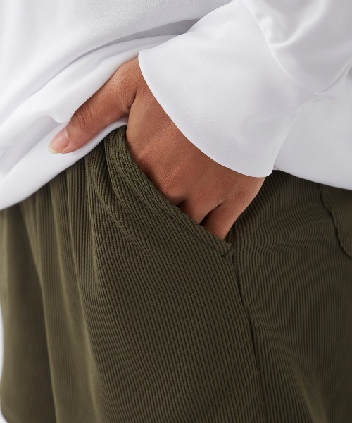 Ocean Pacific（オーシャンパシフィック）の「【OP:オーピー】レディースラッシュガード付き水着4点セット タンキニ リブ素材 ビキニ カップインキャミ 体型カバー 水陸両用　ヨガウェア ピラティス トレーニングウェア（水着・レディース・ブラック/カーキ/ブラウン/ブルー/アイボリー・MEDIUM/X-LARGE/LARGE）」の20枚目の写真