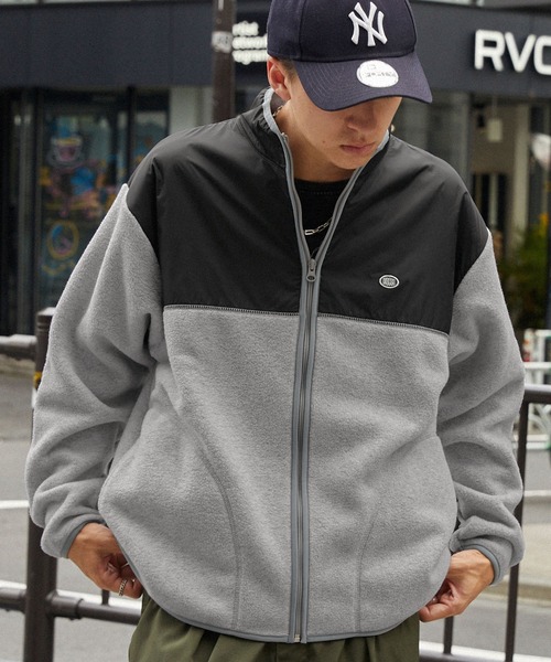 DISCUS ATHLETIC（ディスカス　アスレチック）の「DISCUS ATHLETIC/ディスカス アスレチック ロゴワッペン 配色 フリースフルジップブルゾン（ブルゾン・メンズ・ブラック/ブルー/オートミール・L/XL/M）」の3枚目の写真