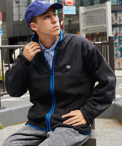 DISCUS ATHLETIC（ディスカス　アスレチック）の「DISCUS ATHLETIC/ディスカス アスレチック ロゴワッペン 配色 フリースフルジップブルゾン（ブルゾン・メンズ・ブラック/ブルー/オートミール・L/XL/M）」の6枚目の写真