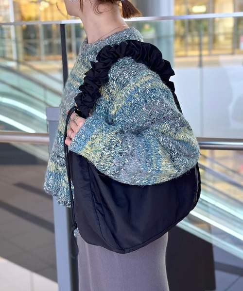 LEPSIM（レプシィム）の「撥水ナイロンドロストバッグ2　969461（ショルダーバッグ・レディース・カーキ/ブラック/アイボリー・ONE SIZE）」の2枚目の写真