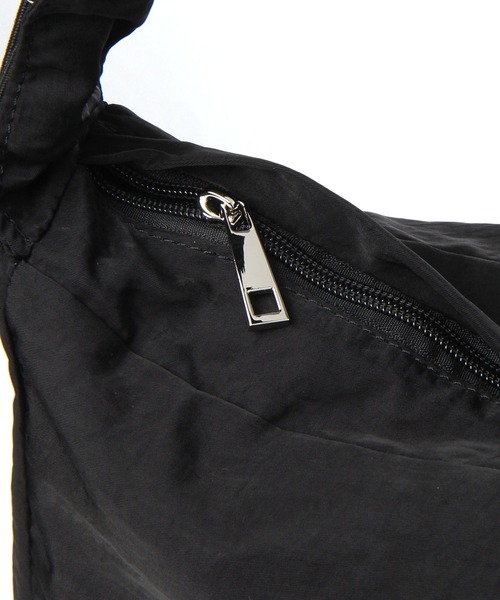 LEPSIM（レプシィム）の「撥水ナイロンドロストバッグ2　969461（ショルダーバッグ・レディース・カーキ/ブラック/アイボリー・ONE SIZE）」の16枚目の写真