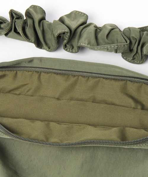 LEPSIM（レプシィム）の「撥水ナイロンドロストバッグ2　969461（ショルダーバッグ・レディース・カーキ/ブラック/アイボリー・ONE SIZE）」の22枚目の写真