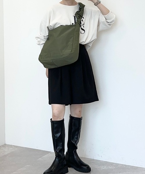 LEPSIM（レプシィム）の「撥水ナイロンドロストバッグ2　969461（ショルダーバッグ・レディース・カーキ/ブラック/アイボリー・ONE SIZE）」の8枚目の写真