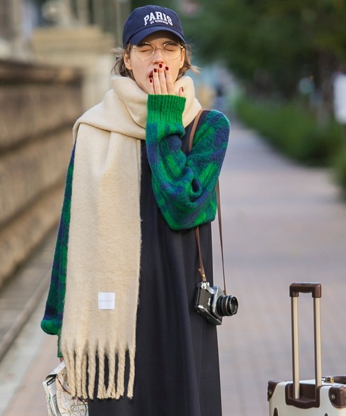 BONLECILL(ボンルシール)の「シャギーボリュームマフラー(マフラー・レディース・ブラック/クリーム/グレー/イエロー/ブルー/ピンク/グリーン・FREE)」の3枚目の写真