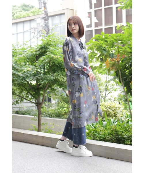 H.A.K(ハク)の「キュプラボイル ネイティブフラワープリントボウタイワンピース(前開き)(ワンピース・レディース・ブラック/グレー・FREE)」の4枚目の写真