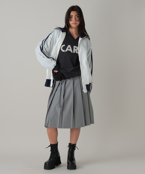 FOREVER 21（フォーエバー トゥエンティーワン）の「ベルト付きプリーツミディスカート（スカート・レディース・グレー/グリーン/ライトグレー/ベージュ・SMALL/MEDIUM）」の12枚目の写真