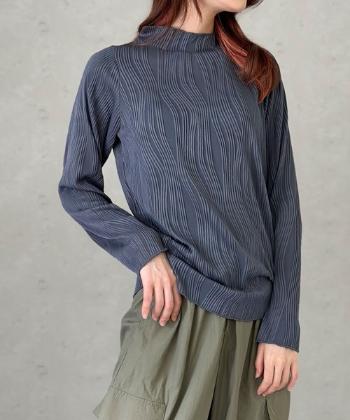 Per sist ence(パーシエンス)の「ウェーブプリーツトップス(Tシャツ/カットソー・レディース・ブラック/チャコールグレー/グレイッシュベージュ・FREE)」の19枚目の写真