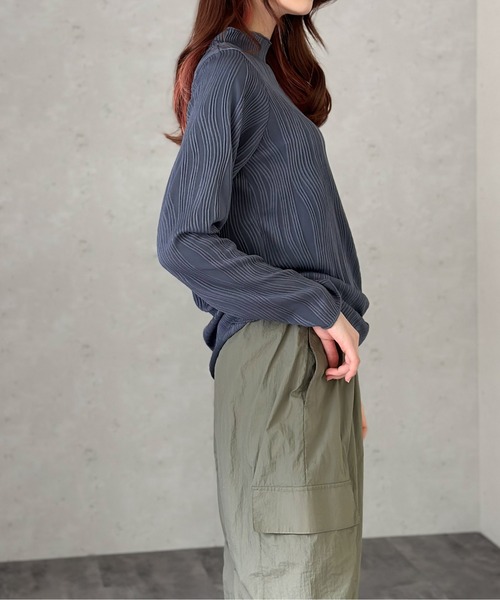 Per sist ence(パーシエンス)の「ウェーブプリーツトップス(Tシャツ/カットソー・レディース・ブラック/チャコールグレー/グレイッシュベージュ・FREE)」の21枚目の写真