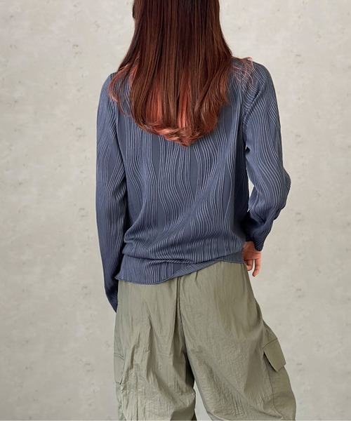 Per sist ence(パーシエンス)の「ウェーブプリーツトップス(Tシャツ/カットソー・レディース・ブラック/チャコールグレー/グレイッシュベージュ・FREE)」の22枚目の写真