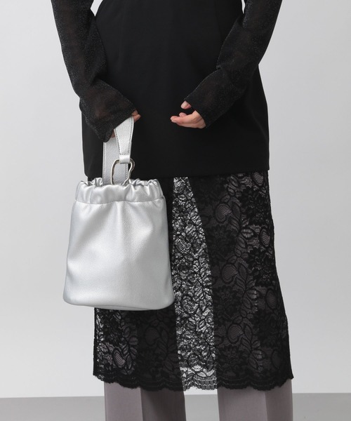 A part by(アパートバイ)の「≪追加3≫カナグツキワンハンドルバッグ(ショルダーバッグ・レディース・オフホワイト/ブラック/シルバー/ライトベージュ・FREE)」の1枚目の写真