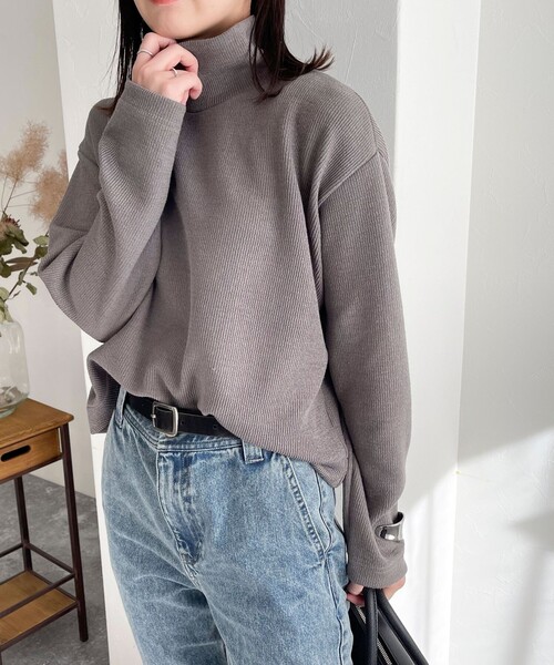 fredy emue（フレディエミュ）の「ニットソーハイネックプルオーバー（Tシャツ/カットソー・レディース・チャコールグレー/オレンジ/グレー/オフホワイト・38）」の4枚目の写真