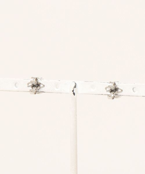 Vivienne Westwood(ヴィヴィアンウエストウッド)の「LONDON ORB EARRINGS(ピアス(両耳用)・レディース・シルバー/ゴールド系1/ゴールド系/ピンク系その他/ピンク・FREE)」の6枚目の写真