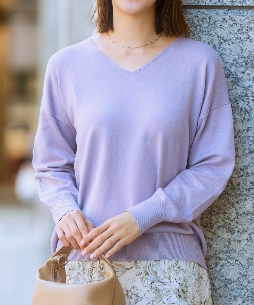7days Life Styling(セブンデイズライフスタイリング)の「コクーンシルエットVネックセーター(静電防止・毛玉になりにくい・UVカット・タンブル乾燥OK)(ニット/セーター・レディース・ネイビー/ラベンダー/サックスブルー/アイボリー/杢グレー・S/M/L/LL)」の5枚目の写真