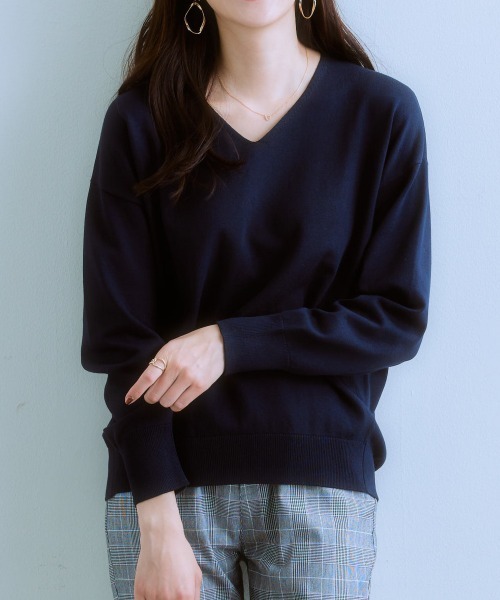 7days Life Styling(セブンデイズライフスタイリング)の「コクーンシルエットVネックセーター(静電防止・毛玉になりにくい・UVカット・タンブル乾燥OK)(ニット/セーター・レディース・ネイビー/ラベンダー/サックスブルー/アイボリー/杢グレー・S/M/L/LL)」の3枚目の写真